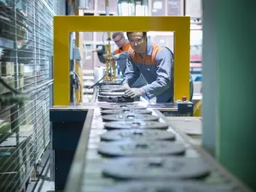 Workers on a U.S. production line at a resilient, agile automotive clutch factory.